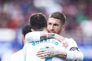 Quyền lực của Ronaldo dưới Ramos. Ảnh: Getty Images