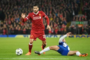 Chia tay Emre Can (trái) sẽ là mất mát không nhỏ với Liverpool. Ảnh: Getty Images 
