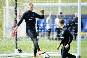 Joe Hart trên sân tập tuyển Anh. Ảnh: Getty Images 