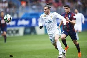 Man.United nên “hiểu chuyện” mà từ bỏ nỗ lực có Gareth Bale (trái). Ảnh: Getty Images 