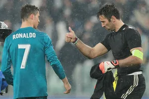 Ronaldo khiến Buffon phải thán phục. Ảnh: Getty Images