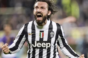 Trong màu áo Juve, Pirlo thể hiện rõ nhất tố chất thủ lĩnh của mình. Ảnh: Express