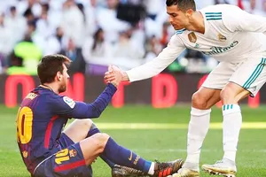 Ronaldo vượt trội Messi về khản năng ghi bàn tại các vòng knock-out Champions League. Ảnh: Youtube