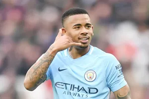 Gabriel Jesus và động tác ăn mừng bàn thắng quen thuộc. Ảnh: Getty Images 