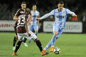 Sergej Milinkovic-Savic (phải) tỏa sáng trong màu áo Lazio. Ảnh: Getty Images 