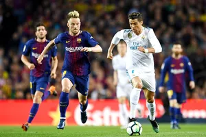 Ronaldo gặp chấn thương mắt cá. Ảnh: Getty Images