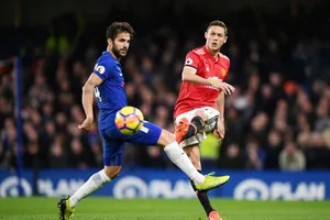 Ngoài Jose Mourinho, thứ bảy này Cesc Fabregas (trái) cũng đối đầu đồng đội cũ Nemanja Matic. Ảnh: Getty Images 