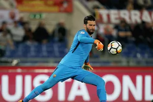 Alisson được xem là mảnh ghép hoàn hảo cho hàng phòng ngự Liverpool. Ảnh: Getty Images 