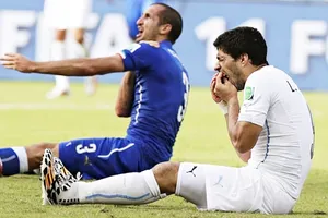 Suarez thừa nhận trưởng thành hơn sau cú cắn vào vai Chiellini. Ảnh: The Guardian