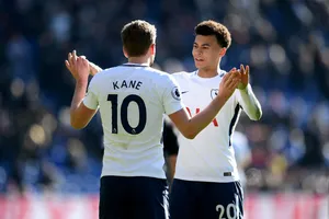 Dele Alli (phải) có thể là ngôi sao tiếp theo của Tottenham ký hợp đồng mới. Ảnh: Getty Images 