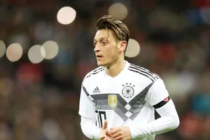 Oezil đã có thể chạy lại bình thường. Ảnh Getty Images