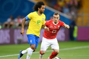 Marcelo (trái) là đội trưởng của Brazil, nhưng Neymar luôn xem mình mới là số 1 của Selecao. Ảnh: Getty Images