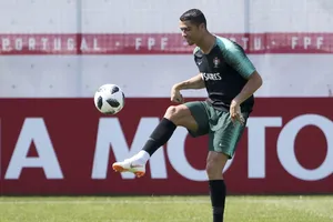 Ronaldo được đổi tượng tại quê nhà. Ảnh Getty Images