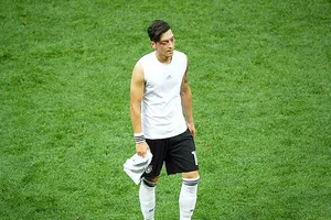 Đồng đội đòi loại Oezil vì thái độ thi đấu thiếu trách nhiệm. Ảnh Getty Images