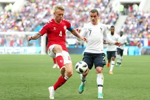 Đan Mạch (trái) và Pháp đã chơi một trận cầu hòa hoãn nhạt nhòa. Ảnh: Getty Images 