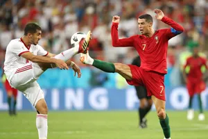 Những pha bóng mạnh bạo là điều Cristiano Ronaldo (phải) phải sẵn sàng trước Uruguay. Ảnh: Getty Images 