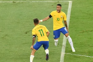 Neymar và Philippe Coutinho chắc chắn phải thận trong trước bất kỳ sự khiêu khích từ đối thủ. Ảnh: Getty Images