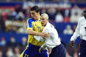 Ibrahimovic thách thức Beckham trước thềm đại chiến Anh – Thụy Điển. Ảnh: Twitter