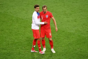 Tottennham đối mặt nguy cơ sẽ không có 2 ngôi sao tấn công hàng đầu Dele Alli (trái) và Harry Kane khi mùa giải mới bắt đầu. Ảnh: Getty Images