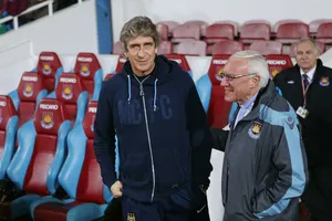 HLV Manuel Pellegrini (trái) đang xây dựng West Ham thành một thế lực. Ảnh: Getty Images