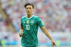 Sự hứng khởi tại Arsenal hy vọng sẽ giúp Mesut Oezil quên đi cơn ác mộng World Cup. Ảnh: Getty Images
