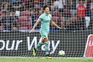 Mesut Oezil mừng bàn mở tỷ số. Ảnh: Getty Images 