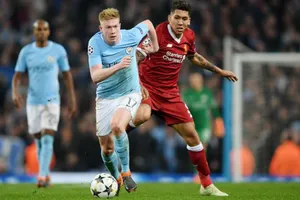 Jurgen Klopp không cho rằng Man.Ciy mất Kevin De Bruyne (trái) là lợi thế cho Liverpool. Ảnh: Getty Images 