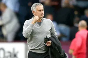 HLV Jose Mourinho tìm lại dáng vẻ tự tin sau chiến thắng giải tỏa ở Burnley. Ảnh: Getty Images