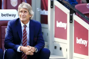 HLV Manuel Pellegrini vẫn bình tĩnh bất chấp khủng hoảng. Ảnh: Getty Images