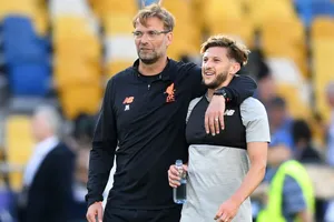 Adam Lallana (phải) đang khiến HLV Klopp thất vọng. Ảnh: Getty Images