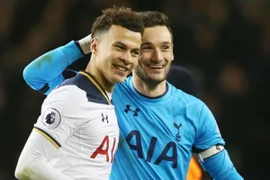Tiền vệ Dele Alli (trái) và thủ thành đội trưởng Hugo Lloris vắng mặt là mất mát rất lớn. Ảnh: Getty Images