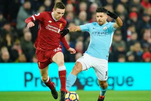 Andrew Robertson (trái) không ngán ngại đối đầu các ngôi sao lớn. Ảnh: Getty Images 