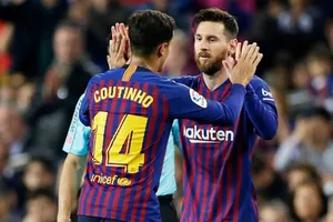 Coutinho không hiểu lý do tại sao Barca bại ở Champions League dù có Messi. Ảnh: soccerladuma.