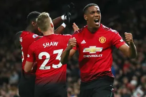 Anthony Martial và cầu thủ Man.United ăn mừng nỗ lực ngược dòng. Ảnh: Getty Images 