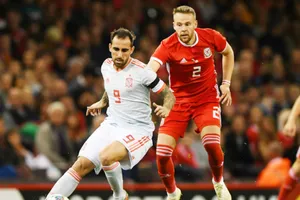 Paco Alcacer (trái) tiếp tục phong độ bùng nổ. Ảnh: Getty Images 