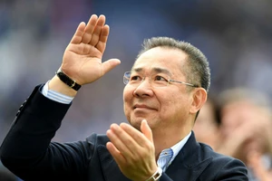 Leicester đau buồn vĩnh biệt ông chủ huyền thoại Vichai Srivaddhanaprabha. Ảnh: Getty Images 