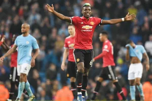 Paul Pogba mừng chiến thắng ở mùa qua, nhưng anh có nguy cơ là mất mát lớn của Man.United vào Chủ nhật này. Ảnh: Getty Images 