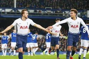 Tottenham đang bay cao nhờ các ngôi sao như Harry Kane (trái) và Dele Alli. Ảnh: Getty Images 