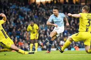 Gabriel Jesus ghi 4 bàn để giúp Man.City nhấn chìm Burton Albion. Ảnh: Getty Images 