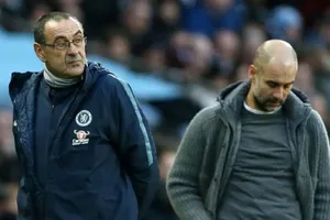 HLV Pep Guardiola không quên Chelsea của Maurizio Sarri từng khiến Man.City bất lực như thế nào ở lượt đi Premier League. Ảnh: Getty Images 