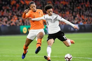 Leroy Sane (phải) cùng tuyển Đức gỡ lại thể diện tại Hà Lan. Ảnh: Getty Images 