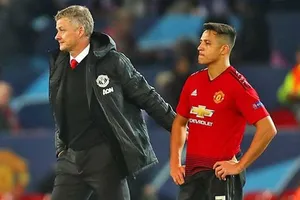 HLV Ole Gunnar Solskjaer muốn chia tay Alexis Sanchez lúc này chẳng dễ. Ảnh: Getty Images 