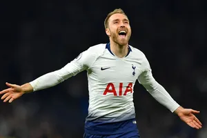 Christian Eriksen tỏa sáng để “gồng gánh” Tottenham trước khó khăn. Ảnh: Getty Images 