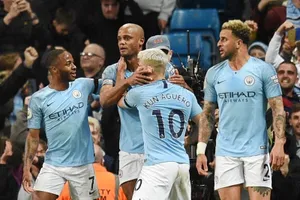 Vincent Kompany tỏa sáng xứng danh vai trò thủ lĩnh. Ảnh: Getty Images