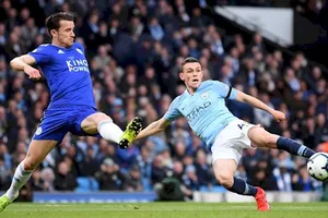 Harry Maguire (trái) giúp Leicester gây rất nhiều khó khăn cho Man.City ở mùa này. Ảnh: Getty Images