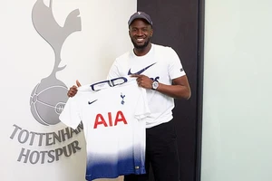 Tanguy Ndombele trở thành tân binh đắt nhất lịch sử Tottenham. Ảnh: Daily Mail
