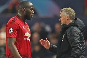 Nếu Romelu Lukaku phải ở lại, HLV Ole Gunnar Solskjaer chỉ xem anh là lựa chọn thứ 2. Ảnh: Getty Images 