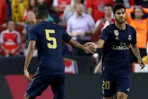 Marco Asensio (phải) mừng bàn thắng chỉ vài phút trước khi chấn thương xảy ra. Ảnh: Getty Images