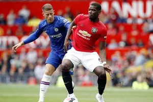 HLV Ole Gunnar Solskjaer tin Paul Pogba (phải) ở lại và sẽ tỏa sáng trong mùa này. Ảnh: Getty Images 