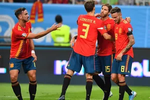 Đội trưởng Sergio Ramos tiếp tục sắm vai người hùng của La Roja. Ảnh: Getty Images 